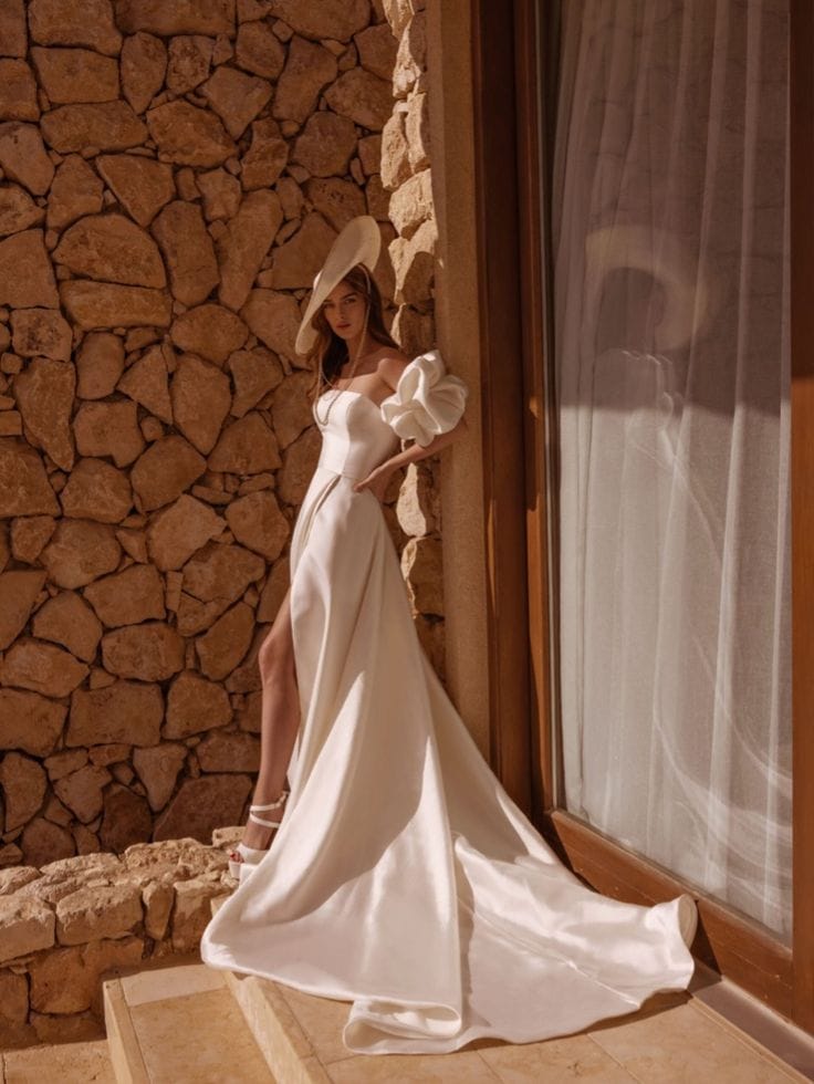 Brautkleider von Dylan Parienty bei Love & Brides Frankfurt